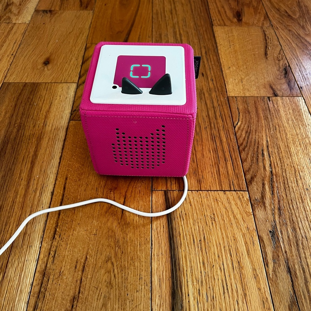 Tonies Compact Pink Portable Speaker and Figurines